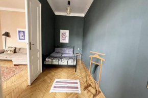 Ruhige & gro��e Altbauwohnung 7min zum Zentrum
